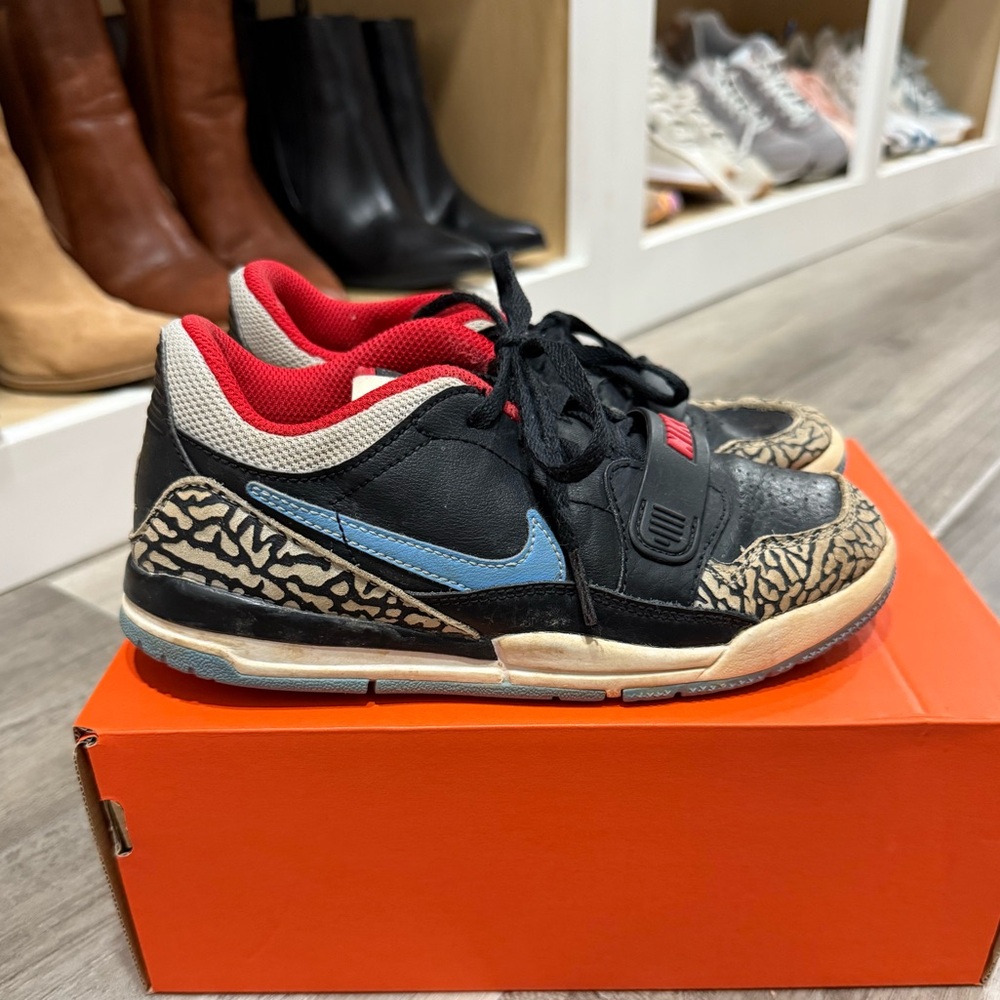 Boys Low top Jordans